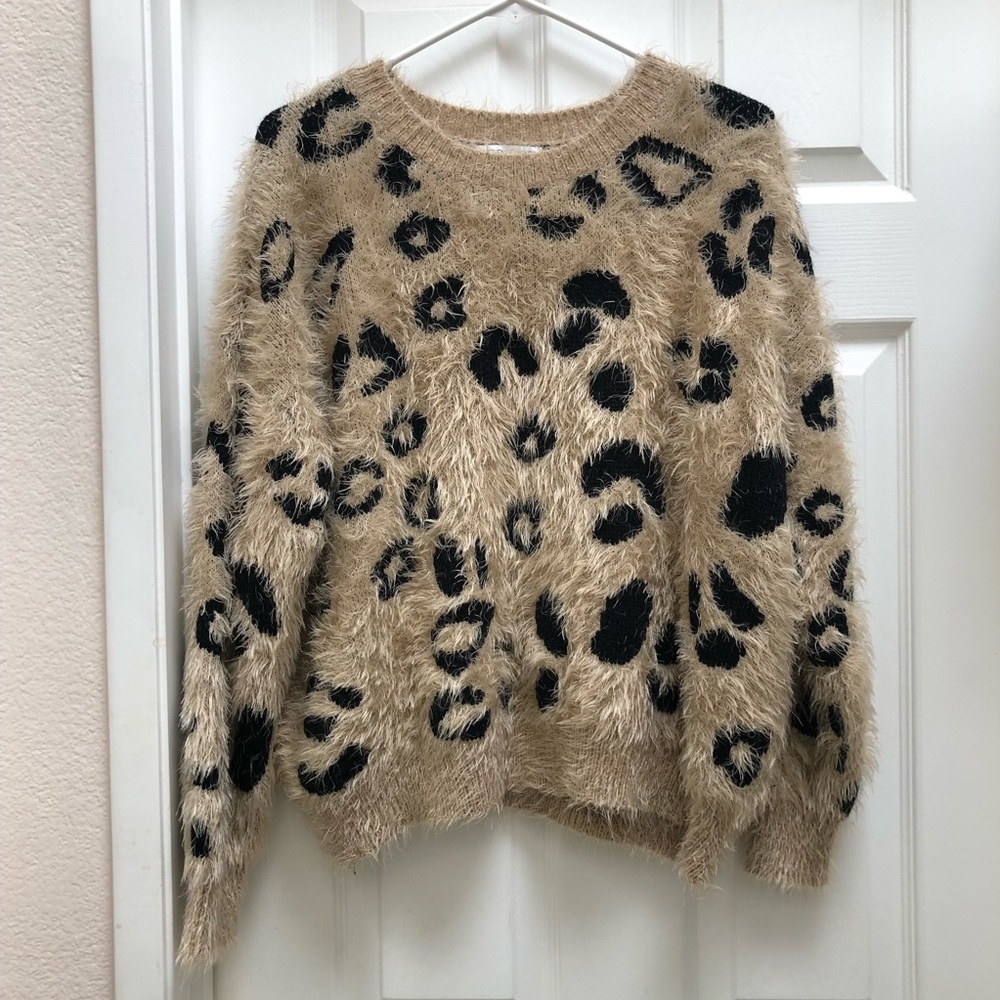 TILLYS - Leopard Fuzzy Sweater - XL